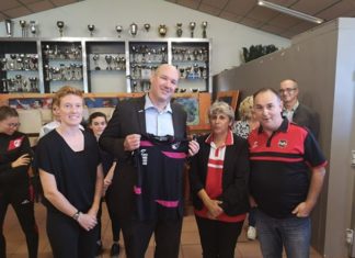 Les maillots du pôle féminin Rive Droite dévoilés devant du beau monde